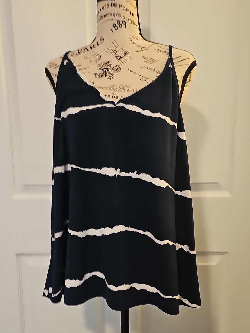 Sleeveless Black & White Wave-Stripe Camisole